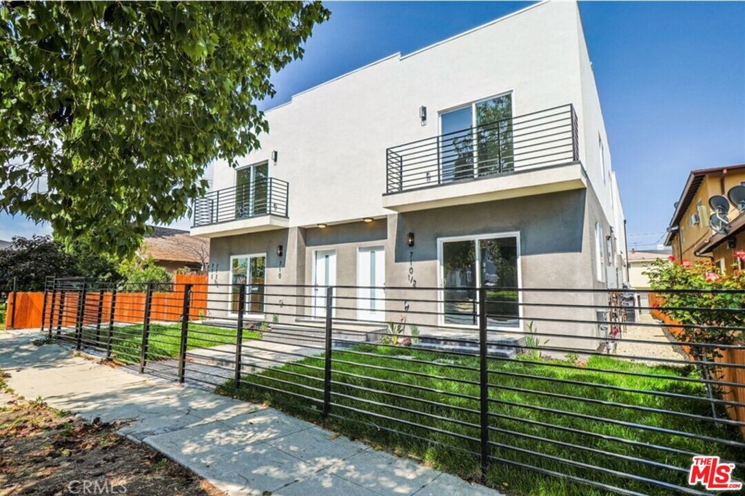 710 S Alma St in Los Angeles, CA - Building Photo