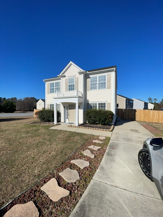 101 N Honey Springs Ave in Fuquay Varina, NC - Building Photo