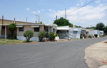 4381 Cochran St in Simi Valley, CA - Building Photo - Building Photo