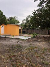 1605 NW 127th St in North Miami, FL - Building Photo - Building Photo