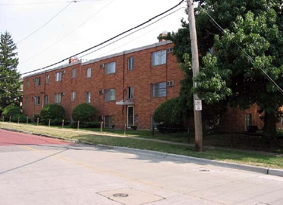 Highland Manor Apartments in Cleveland, OH - Building Photo - Building Photo