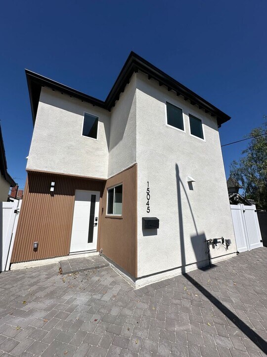 15045 Lemay St in Los Angeles, CA - Building Photo