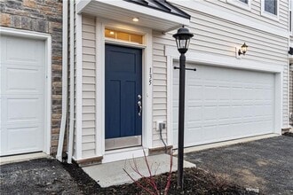 135 Affinity Dr in Harmony, PA - Building Photo - Building Photo