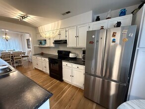 2733 Crosswinds Dr in Winston-Salem, NC - Foto de edificio - Building Photo