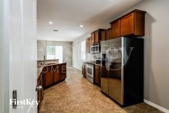 6308 Twin Bridges Dr in Zephyrhills, FL - Building Photo - Building Photo