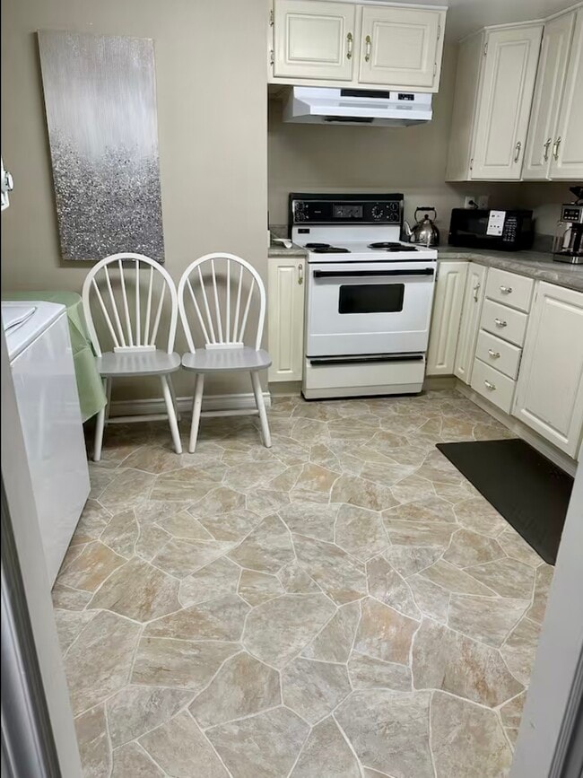 75 Cornwall Crescent in St John's, NL - Building Photo - Building Photo