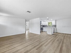 39252 Heights Ave in Zephyrhills, FL - Building Photo - Building Photo