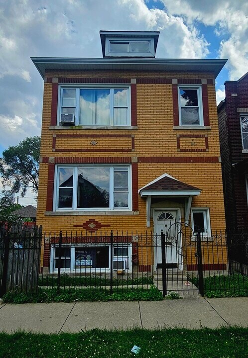 2441 W 46th Pl in Chicago, IL - Building Photo