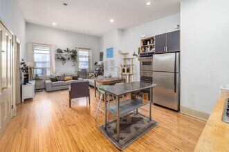 225 Pine St in Jersey City, NJ - Building Photo - Building Photo