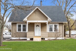 2061 Lakewood Rd in Toms River, NJ - Building Photo