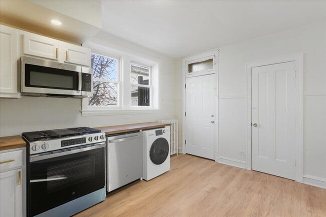 3214 N Linder Ave in Chicago, IL - Building Photo - Building Photo