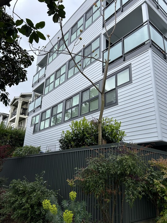 2228 Yale Ave E, Unit 13 in Seattle, WA - Foto de edificio