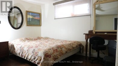 11 Bankfield Dr in Toronto, ON - Building Photo - Building Photo