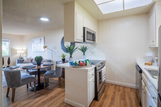 Sundale in Fremont, CA - Building Photo - Interior Photo