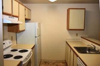 Hillside Apartments in Lynnwood, WA - Foto de edificio - Building Photo