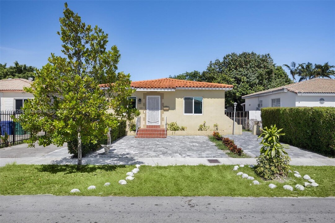 261 SW 48th Ct in Coral Gables, FL - Building Photo