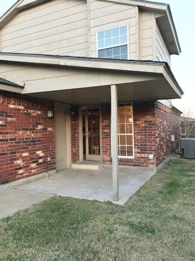 2119 Parkview Dr in Moore, OK - Building Photo - Building Photo