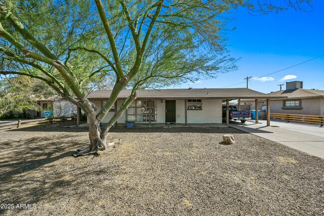 property at 3001 W Elm St