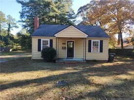 231 Pinecrest Dr in Fayetteville, NC - Building Photo