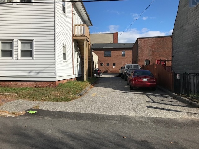 11 Locust St, Unit G in Portland, ME - Foto de edificio - Building Photo