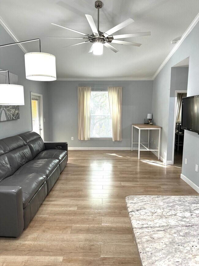 10123 Courtney Palms Blvd, Unit 304 in Tampa, FL - Building Photo - Building Photo