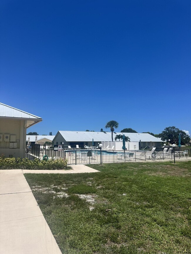 7648 SE Sugar Sand Cir in Hobe Sound, FL - Building Photo - Building Photo