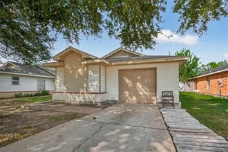 4642 Callery Creek Dr in Houston, TX - Foto de edificio - Building Photo