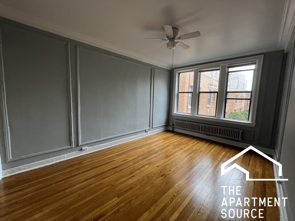1367 W Estes Ave in Chicago, IL - Building Photo