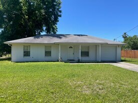 10 Hemlock Radial Loop in Ocala, FL - Building Photo