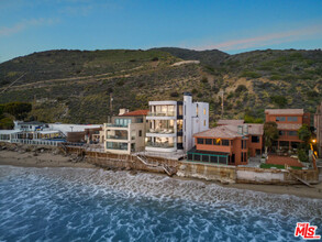 18860 Pacific Coast Hwy in Malibu, CA - Building Photo - Building Photo