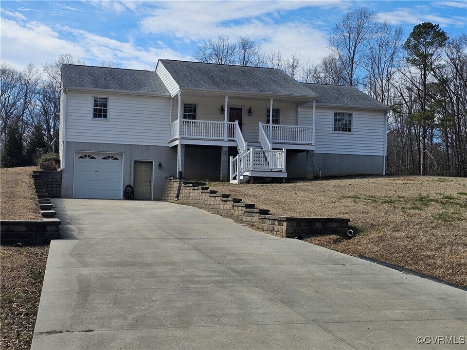 16184 Plantation Ln, Unit 1300-109 in Montpelier, VA - Building Photo