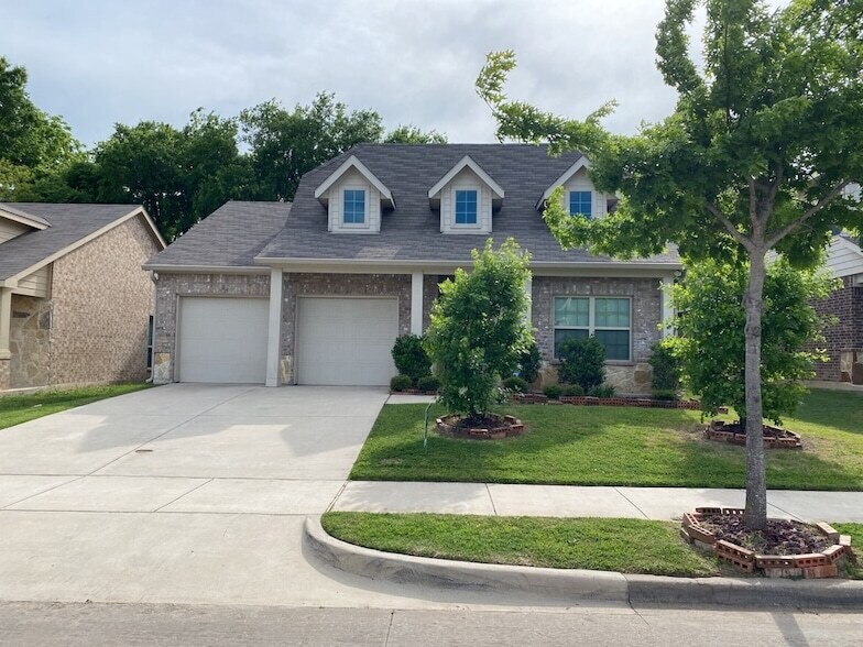 257 Allerton Ln in Lancaster, TX - Building Photo