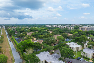 Woodhaven East in Boca Raton, FL - Building Photo - Building Photo