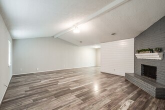 318 Blue Tail Dr in Huffman, TX - Building Photo - Building Photo