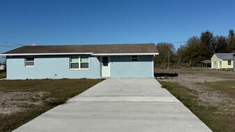 6620 Grace Sweat Rd in Riverview, FL - Building Photo