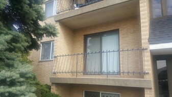 4745 Magoun Ave Apartments