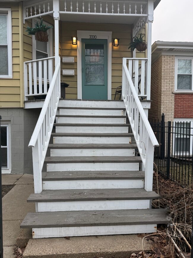 3330 N Drake Ave, Unit 2 in Chicago, IL - Building Photo - Building Photo