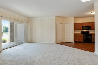 Hilliard Summit Apartments in Hilliard, OH - Building Photo - Building Photo
