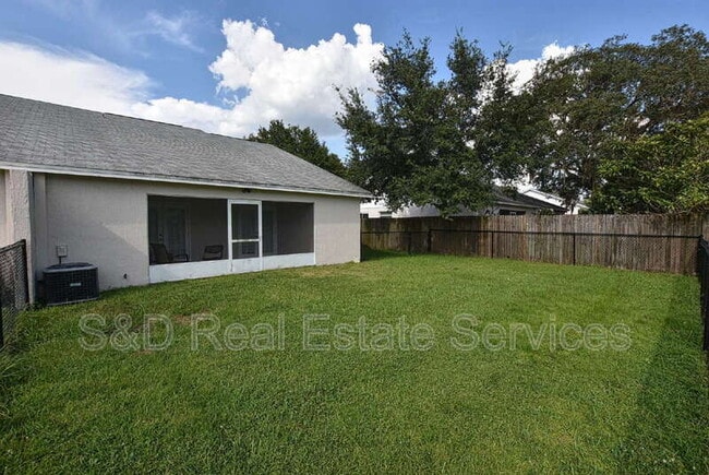 property at 1072 Meadowood Pointe Rd