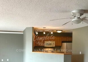 7049 Lockslie Way in Savage, MN - Building Photo - Building Photo