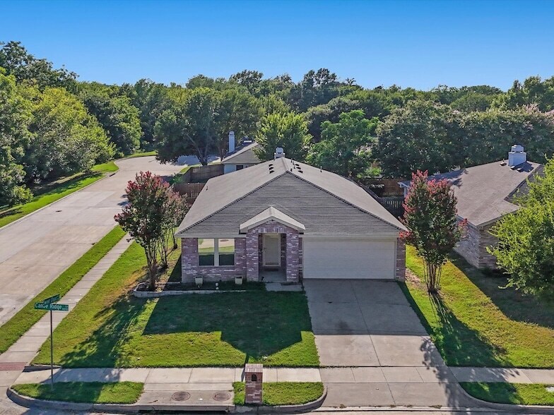 8212 Canoe Ridge Ln, Unit 4 in Denton, TX - Building Photo