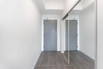 2055 Danforth Av in Toronto, ON - Building Photo - Building Photo