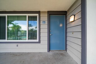 1150 Meadow Lake Dr, Unit 05 in Vista, CA - Building Photo