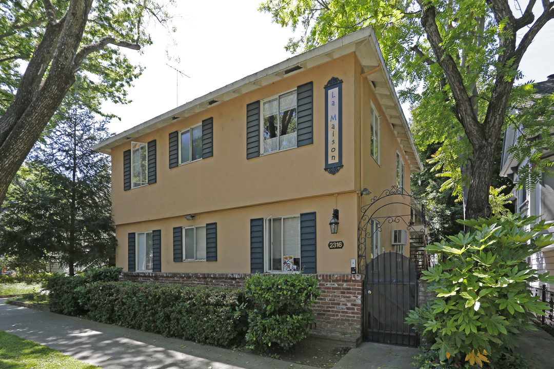 La Maison in Sacramento, CA - Building Photo