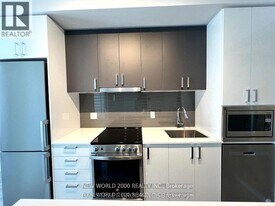 50 Upper Mall Wy in Vaughan, ON - Building Photo