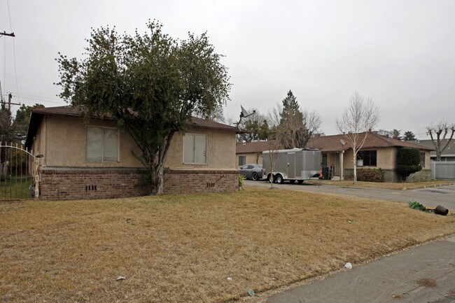 609-613 W El Camino Ave in Sacramento, CA - Foto de edificio - Building Photo