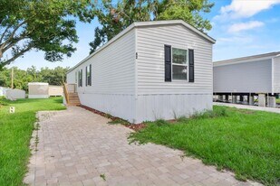 42 Tower Manor Dr in Auburndale, FL - Building Photo