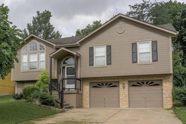 property at 612 NE Topaz Dr