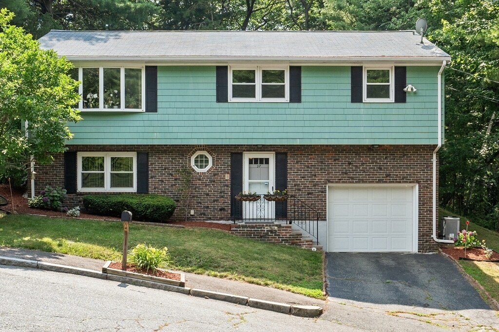 27 Ridge Hill Ave in Malden, MA - Building Photo