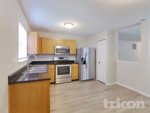 1905 Blue Pine Ln in Indianapolis, IN - Foto de edificio - Building Photo